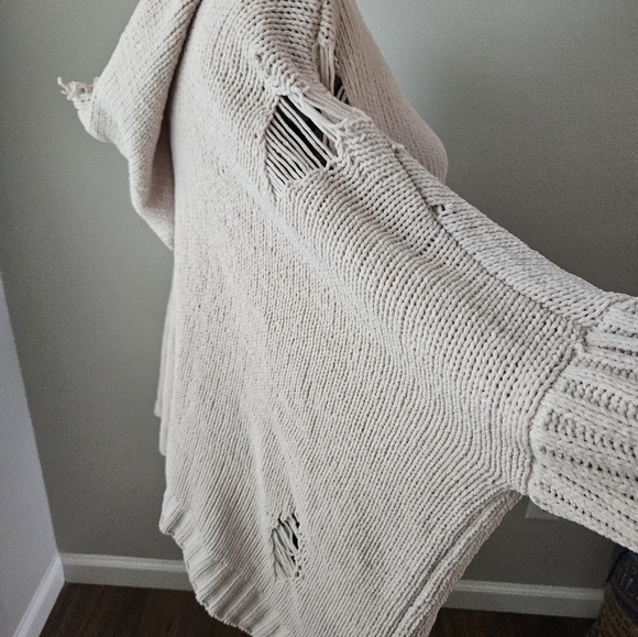 Distressed sweater hoodie - Picture 8 of 10